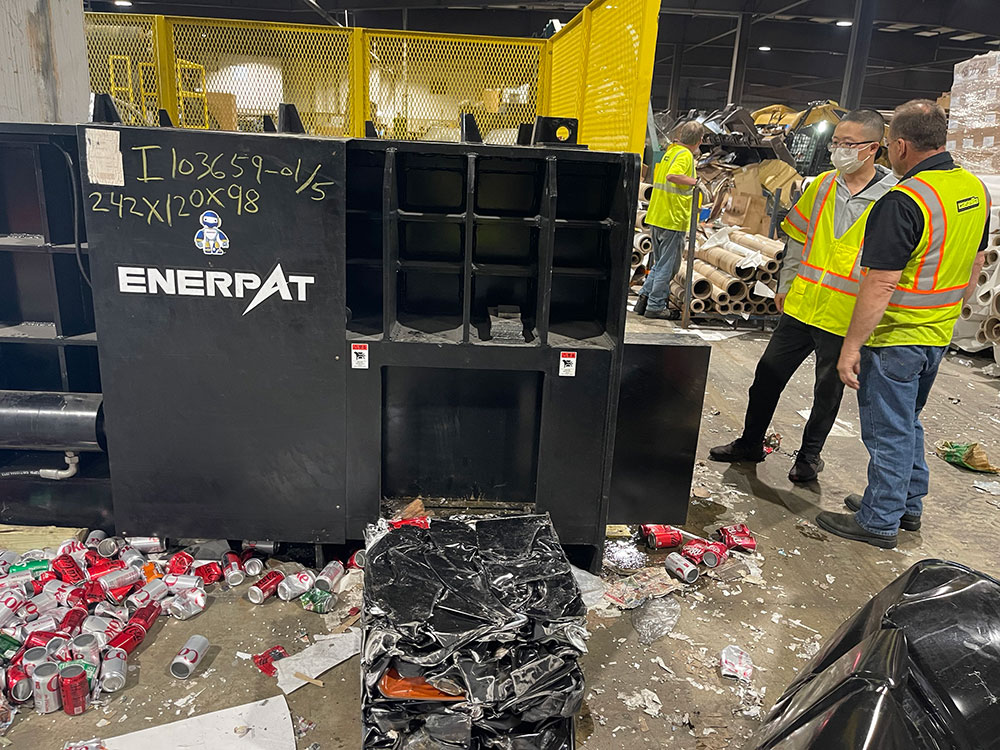 ENERPAT Iron Scrap Baling Press Installed ENERPAT 鉄スクラップ梱包プレス設置