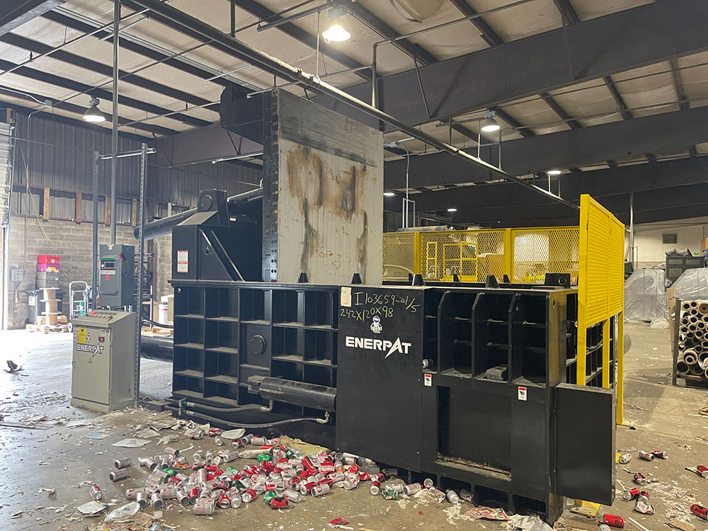 ENERPAT Iron Scrap Baling Press Installed ENERPAT 鉄スクラップ梱包プレス設置