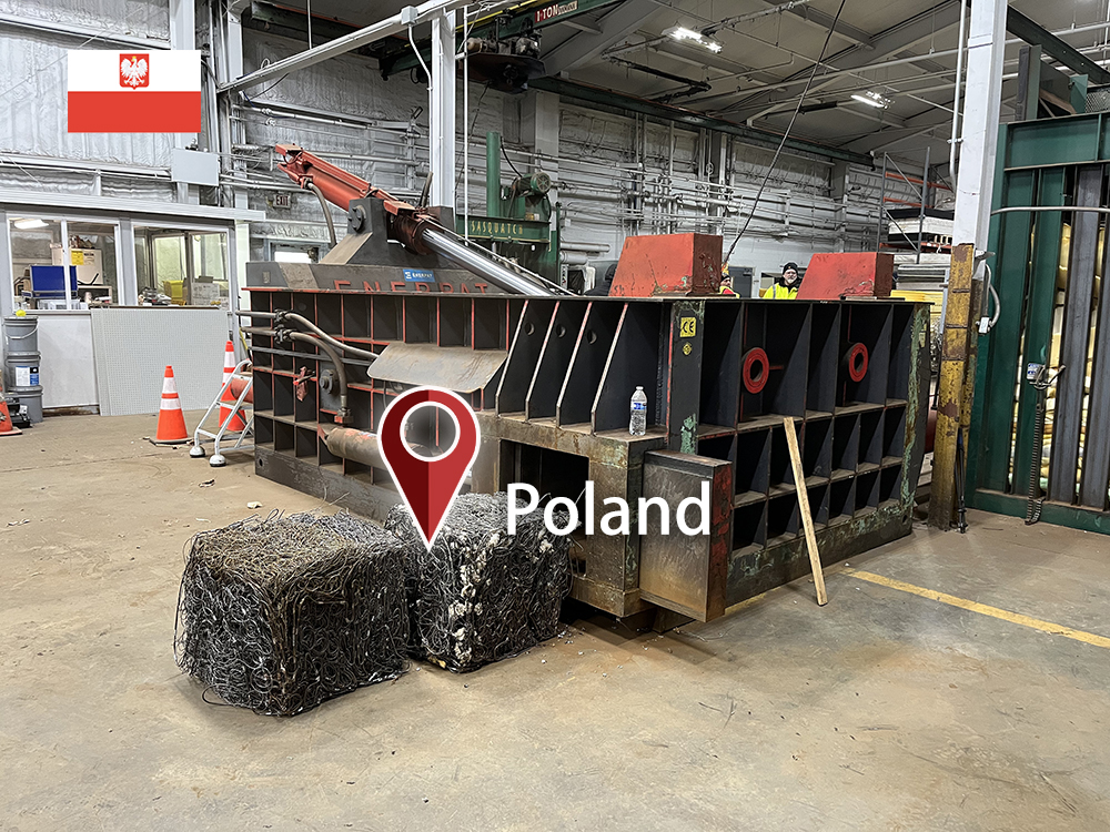 ポーランド: ENERPAT 金属スクラップ梱包プレス機を設置