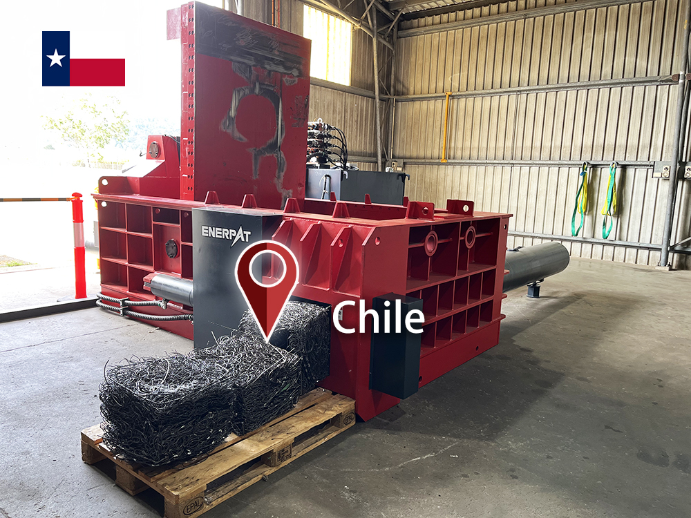 チリ: ENERPAT 蓋式鉄スクラップベーラー設置済み